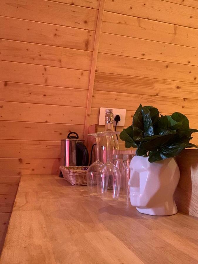 Cozy Capsules - Modern Hut Bed & Breakfast Kukkal ภายนอก รูปภาพ